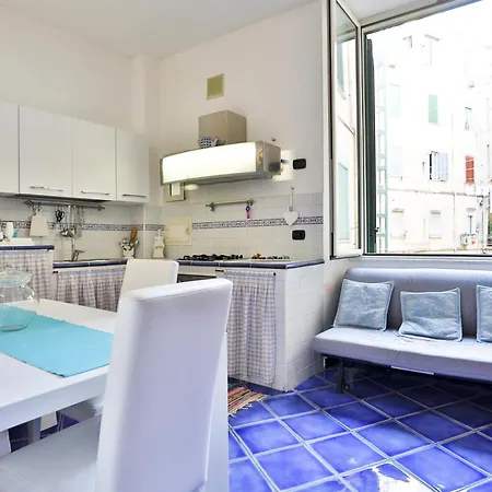 My House Carlo Iii Square